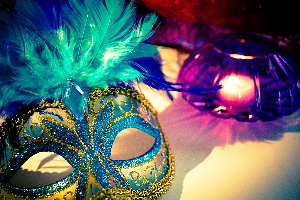 venetian mask, candle, feathers-1342242.jpg